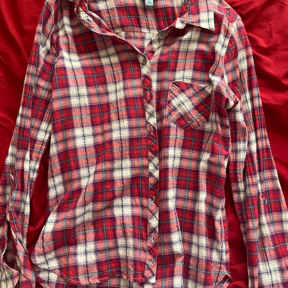 12 T-Shirts, 1 Sweater and 2 Flannel - Picture 12 of 15